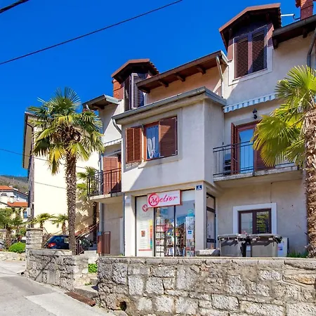 Apartman Pearl, Center